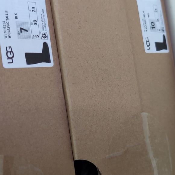 UGG with classic tall II - Picture 11 of 11